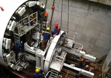 如何用手拉葫蘆固定盾構機的主驅動箱